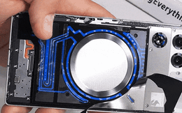 Mổ xẻ flagship Android mới, YouTuber ngỡ ngàng trước công nghệ tản nhiệt như của "người ngoài hành tinh"