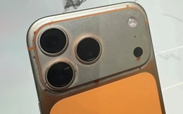Sự thật iPhone 17 Pro Max “bay màu” sau khi lau bằng khăn ướt