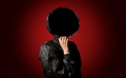 Một nhà vật lý đã tính toán những gì sẽ xảy ra nếu một lỗ đen nhỏ đi qua cơ thể bạn