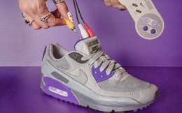 Vậy mà cũng nghĩ ra: Nhà thiết kế Singapore tích hợp máy chơi game Nintendo SNES vào giày Nike, cắm chơi game hay đi trên chân đều được