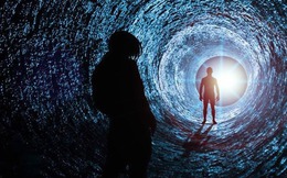 Bí ẩn du hành thời gian: Từ lời tiên tri của John Titor đến bữa tiệc không người đến của Stephen Hawking