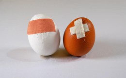 Cái nào đau hơn: Sinh con hay bị đá vào "chỗ hiểm"?