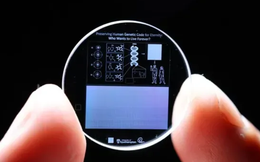 Đột phá mới về công nghệ ổ cứng dùng kính 5D: Lưu trữ lâu tới 13.8 tỷ năm, nhỏ bằng bàn tay nhưng chưa tới 360 TB