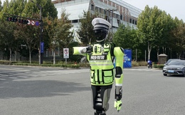 Trung Quốc chính thức triển khai robot cảnh sát giao thông