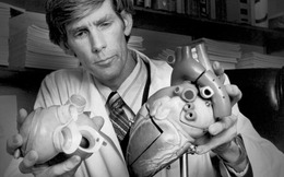 Ca ghép tim nhân tạo đầu tiên trong lịch sử nhân loại diễn ra như thế nào?