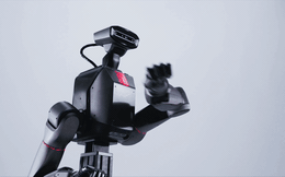 Robot "biến hình" đa năng TRON 2 ra mắt: Giá rẻ bất ngờ, sở hữu khả năng vận động như cao thủ võ thuật