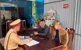 Lan truyền clip người đàn ông mở cửa xe không quan sát, khiến người đi xe máy ngã ra đường: Công an đã xác minh, xử lý theo quy định