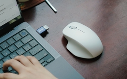 Dùng thử chuột công thái học giá chỉ 175.000 đồng của Xiaomi: Cầm nắm vừa tay, switch silent cực yên tĩnh, pin nửa dùng nửa năm