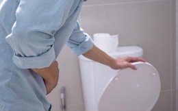 Phù nhẹ chân, đi tiểu đêm, mệt mỏi không rõ lý do: Dấu hiệu tưởng do stress nhưng là lời cảnh báo từ thận