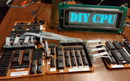 Đỉnh cao DIY: Người đàn ông tự làm CPU bằng chip nhớ cũ, hàn mọi thứ bằng tay và viết 1800 dòng code để nó hoạt động