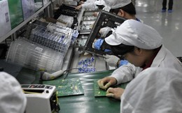 Ngày tàn của công nhân nhà máy: 12 triệu việc làm có thể mất vì những công xưởng chỉ chạy bằng AI và robot, sản xuất 1 điện thoại mỗi 3 giây tại Trung Quốc
