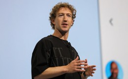 Chuyện nực cười tại Nhà Trắng: Tổng thống Trump đang bàn về phi cơ tối mật thì Mark Zuckerberg tất bật đi vào