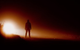 Từ triệu phú công nghệ thành kẻ trắng tay: Bi kịch người đàn ông lang thang sa mạc tìm người ngoài hành tinh vì tin lời AI của Meta