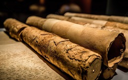 Bí mật ngàn năm được hé lộ: Nhà ngôn ngữ học tìm ra chìa khóa giải mã ký tự bí ẩn trong Cuộn giấy Biển Chết