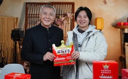 Chàng trai 20 năm sống khổ vì tưởng nhà nợ nần, tốt nghiệp xong mới biết mình là người thừa kế tập đoàn tỷ đô