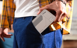 Mini PC này bé như viên pin dự phòng bỏ túi, xử lý AI offline, RAM đến 80GB, SSD 1TB, chạy cả ngày không nóng