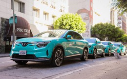 Tỷ phú Phạm Nhật Vượng mang dàn VF 8 đi chạy taxi tại Mỹ