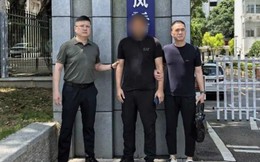 Trốn truy nã gần hai thập kỷ dưới danh tính anh song sinh nhưng lộ tẩy vì người cũ