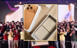 Cú lừa thế kỷ tại tiệc tất niên: Nhân viên hí hửng trúng iPhone 17 Pro Max, về nhà mở hộp chỉ thấy gạch men và kẹo