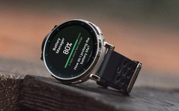 Đồng hồ chạy bộ giá hơn 4 triệu đồng ra mắt: Màn hình 3.000 nit, kính sapphire, GPS 6 vệ tinh, pin tới 12 ngày
