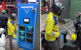 Đổi pin xe điện giờ nhanh như thế này thì sao phải đi xe xăng nữa nhỉ?
