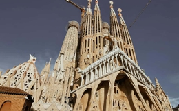 Lộ diện bộ Lego "khủng" nhất lịch sử: Gồm hơn 12.000 mảnh ghép, mô phỏng nhà thờ Sagrada Familia, giá gần 16 triệu đồng