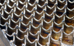 Bền hơn 30%, ăn mòn chỉ 0,105mm mỗi năm: AI vừa tạo ra loại thép không gỉ phá vỡ quy luật thế kỷ