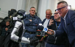 90% đơn hàng robot hình người chỉ để… chụp ảnh? Sự thật ngã ngửa phía sau những bản hợp đồng robot “khủng” tại Trung Quốc