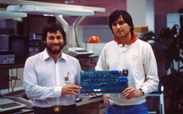 Từ cậu bé 14 tuổi chạy việc vặt đến khối tài sản 114 triệu USD: Nhân viên thâm niên nhất Apple tiết lộ bí mật 'sống sót' qua 5 thập kỷ