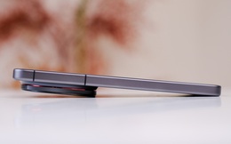 Trên tay vivo X300 Ultra tại Việt Nam: Camera to đến mức đặt xuống bàn cũng thấy… hơi lo