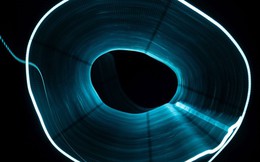 Sau nửa thế kỷ, các nhà khoa học đã tìm ra thứ có thể di chuyển nhanh hơn ánh sáng