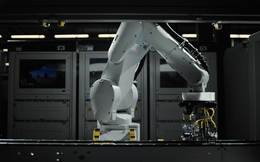Nhà máy điện thoại 85% robot của HONOR: 28,5 giây “ra lò” một chiếc smartphone, nhưng vì sao HONOR không để robot làm bước cuối cùng?