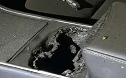 Chỉ vì một cục sạc dự phòng, chiếc Tesla sau 5 năm sử dụng bỗng hóa đống sắt vụn trong vụ cháy gây sốc