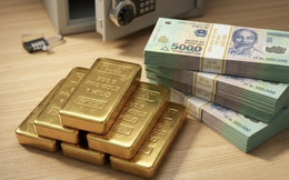 Mua vàng bây giờ hay gửi tiết kiệm có lợi hơn?