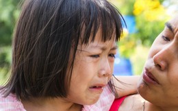 Khoa học não bộ cảnh báo: Hành động này của cha mẹ đang "làm hỏng" vùng vỏ não trước trán của trẻ!