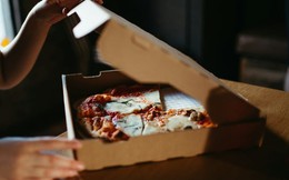 Thanh niên đối mặt 8 năm tù giam vì trò đùa quái gở: Đặt hàng trăm chiếc pizza giao đến các địa chỉ ngẫu nhiên