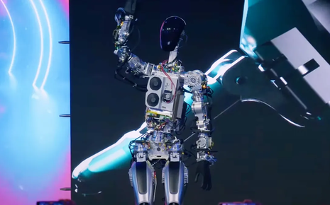 Tại sự kiện AI Day 2022, Elon Musk lần đầu tiên công bố người máy do Tesla sản xuất