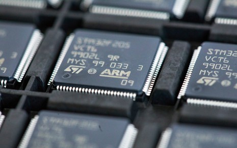 Không sản xuất một con chip nào, tại sao Arm vẫn là "ông trùm" trong ngành chip