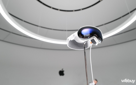 Cận cảnh kính thực tế hỗn hợp Apple Vision Pro giá 3.500 USD mới ra mắt