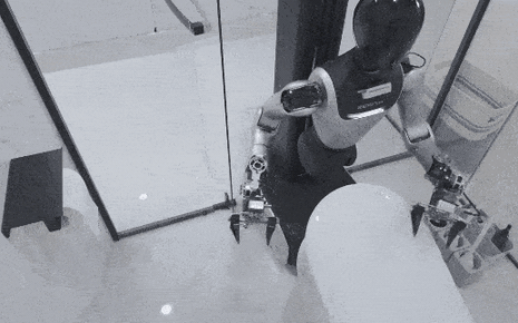 Lao công, người giúp việc tại Trung Quốc mất việc vì robot?