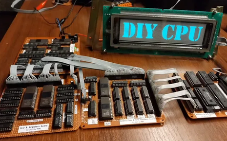 Đỉnh cao DIY: Người đàn ông tự làm CPU bằng chip nhớ cũ, hàn mọi thứ bằng tay và viết 1800 dòng code để nó hoạt động