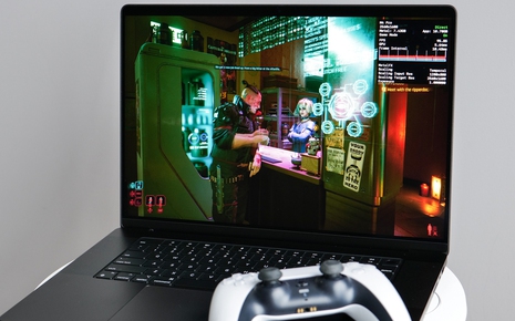 Không đùa đâu: MacBook Pro chơi Cyberpunk 2077 cả trăm FPS, còn hai mẫu Mac "quốc dân" cũng chạy vèo vèo