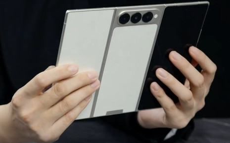 Sau Huawei, thêm một hãng Trung Quốc ra mắt smartphone gập ba với độ mỏng chỉ... 3.49mm
