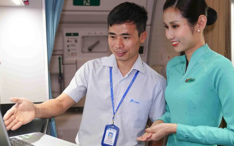 Giá internet trên máy bay Vietnam Airlines đắt rẻ ra sao so với Cathay, Emirates...?