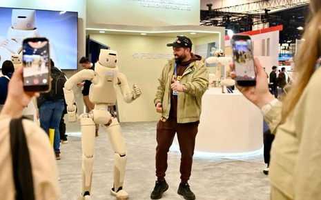 Robot hình người “đáng yêu nhất thế giới” gây chú ý tại CES 2026 với khả năng nhảy múa, chơi cờ và tương tác như con người
