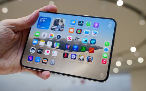 iPhone Duo cháy hàng, dân buôn rao bán lại giá hơn 130 triệu đồng