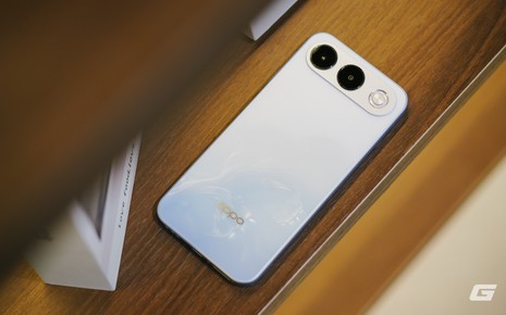 Đây là OPPO A7 Pro 5G: Smartphone dòng A đầu tiên khiến mình chủ động lật camera selfie khi đi chơi
