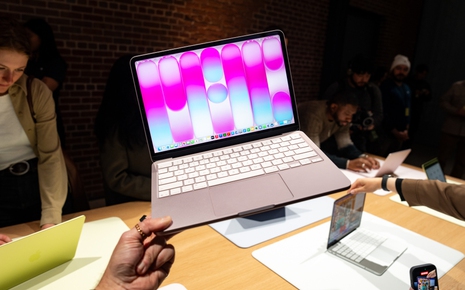 Bỏ 38 triệu mua iPhone 17 Pro Max, hay mua cả "combo Apple" đủ dùng cho 4 năm đại học?