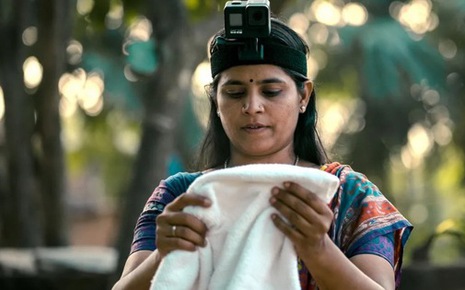 Kỷ nguyên AI và những “nông trại bàn tay”: Nơi hàng nghìn công nhân đang tự tay mài giũa robot thay thế chính mình