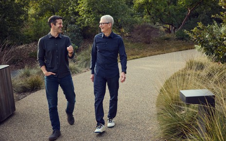 Tim Cook rời ghế CEO Apple sau 15 năm, John Ternus tiếp quản từ 1/9